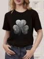 Women\\\'s/ Men\\\'s Monochrome Heart-Shaped Four-Leaf Clover T-Shirt, Distressed Sparkle Textured Vintage Graphic Short-Sleeve