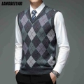 New Autum Fashion Designer Brand Argyle Pullover Diamond Sweater V Neck Knit Vest Men 6% Wool Sleeveless Casual Men Clothing|Ves